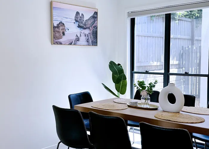Theme Park Retreat Coomera 5 Beds Villa